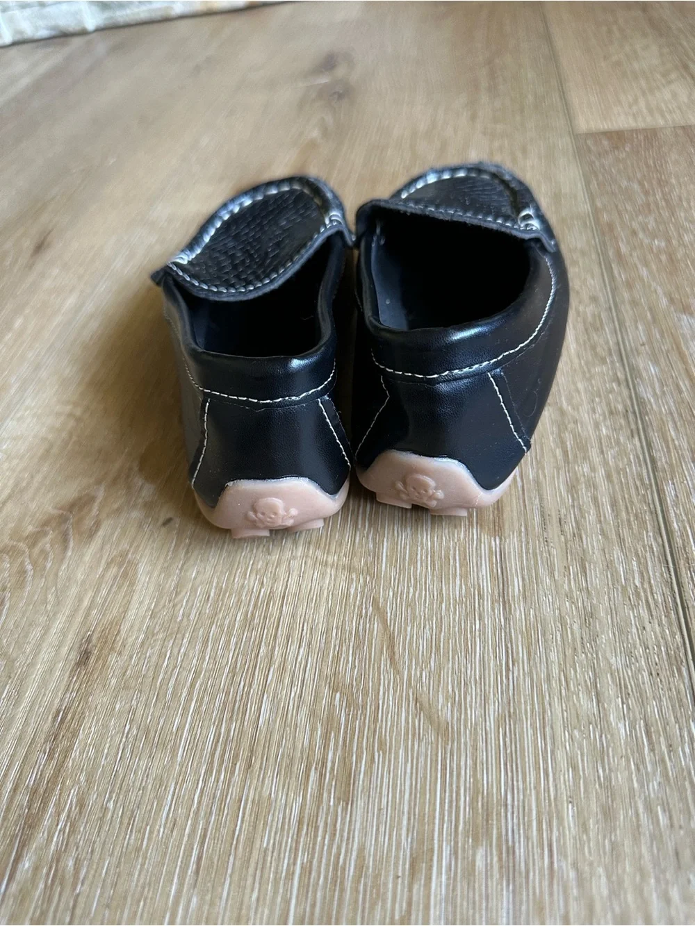 N/A stylish black